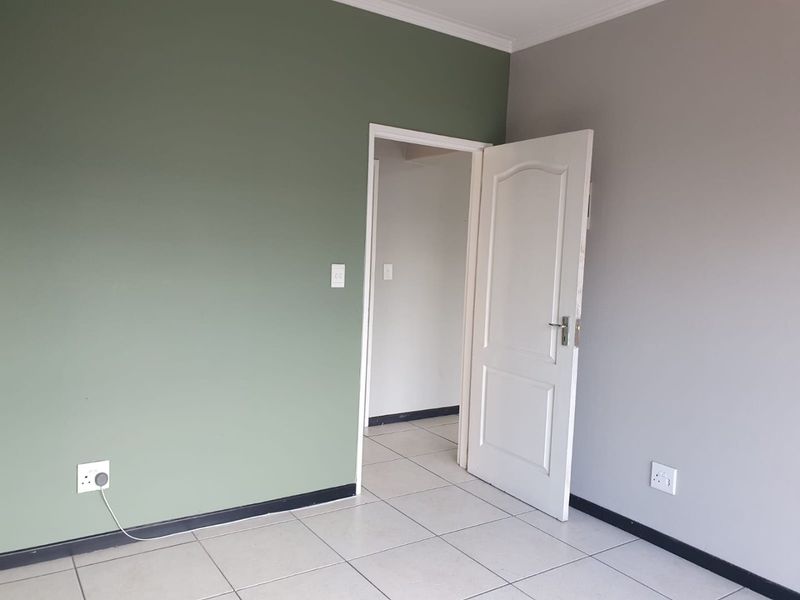 Bright 2 bed apartment in Greenstone Hill  - Photo 7