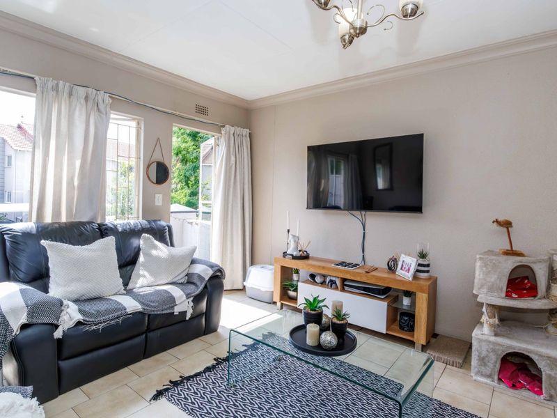 Charming 2-Bedroom Apartment for Sale in Edenglen – Perfect Lock-Up-and-Go! - Photo 9