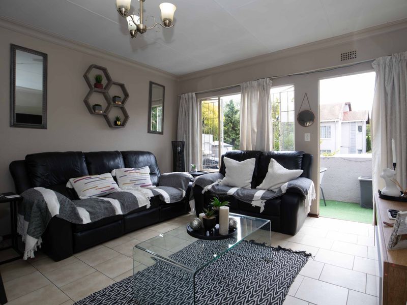 Charming 2-Bedroom Apartment for Sale in Edenglen – Perfect Lock-Up-and-Go! - Photo 8