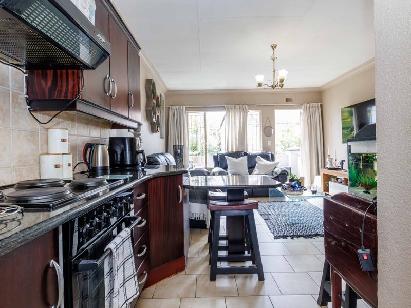 Charming 2-Bedroom Apartment for Sale in Edenglen – Perfect Lock-Up-and-Go! - Photo 6