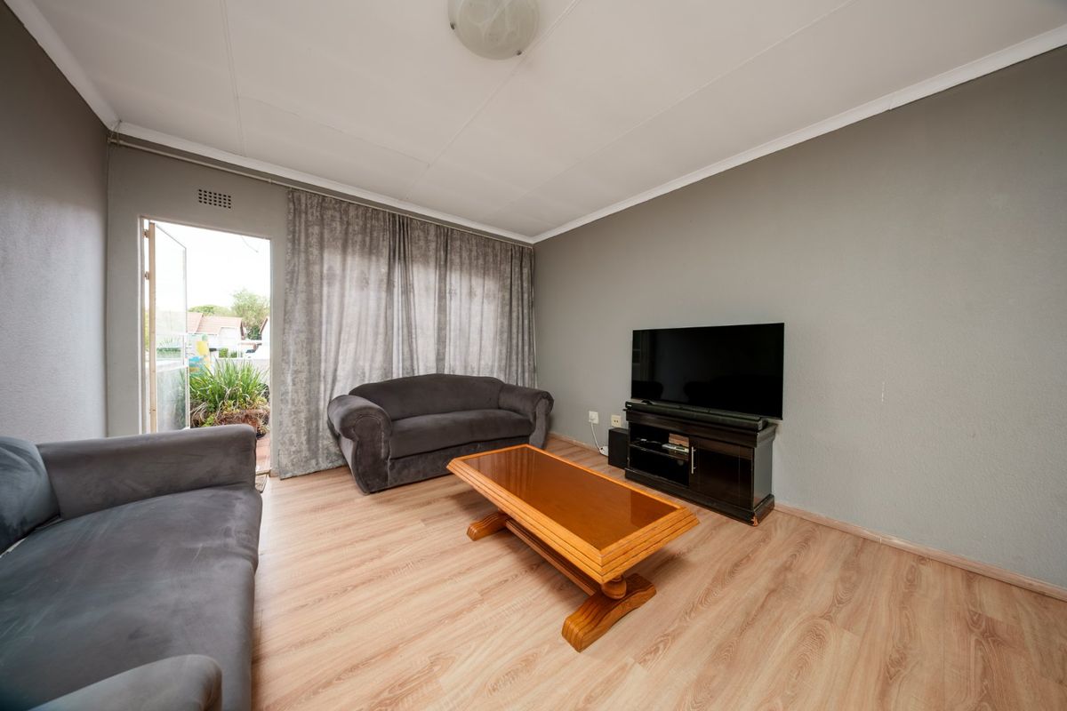 Secure Lifestyle Living with 2 Bedrooms and Private Balcony in Eden Glen - Photo 2