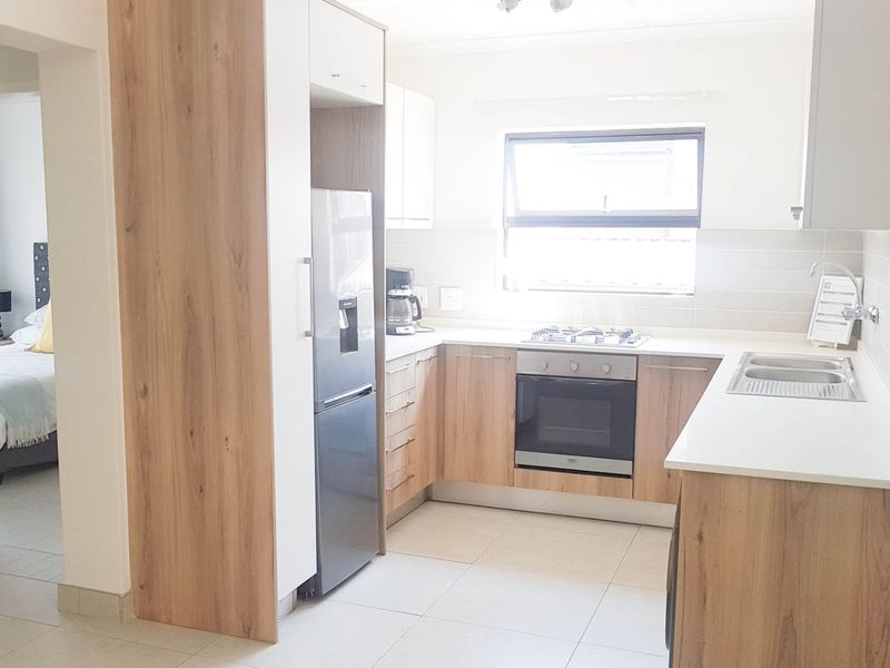 3 Bedroom, 2 Bathroom Apartment for sale in a Beautiful estate in Irene. - Photo 3