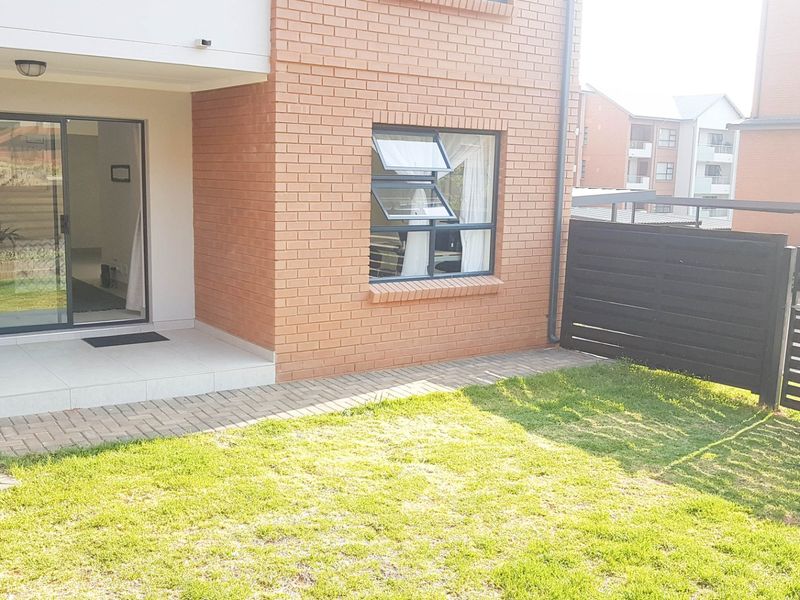 3 Bedroom, 2 Bathroom Apartment for sale in a Beautiful estate in Irene. - Photo 8