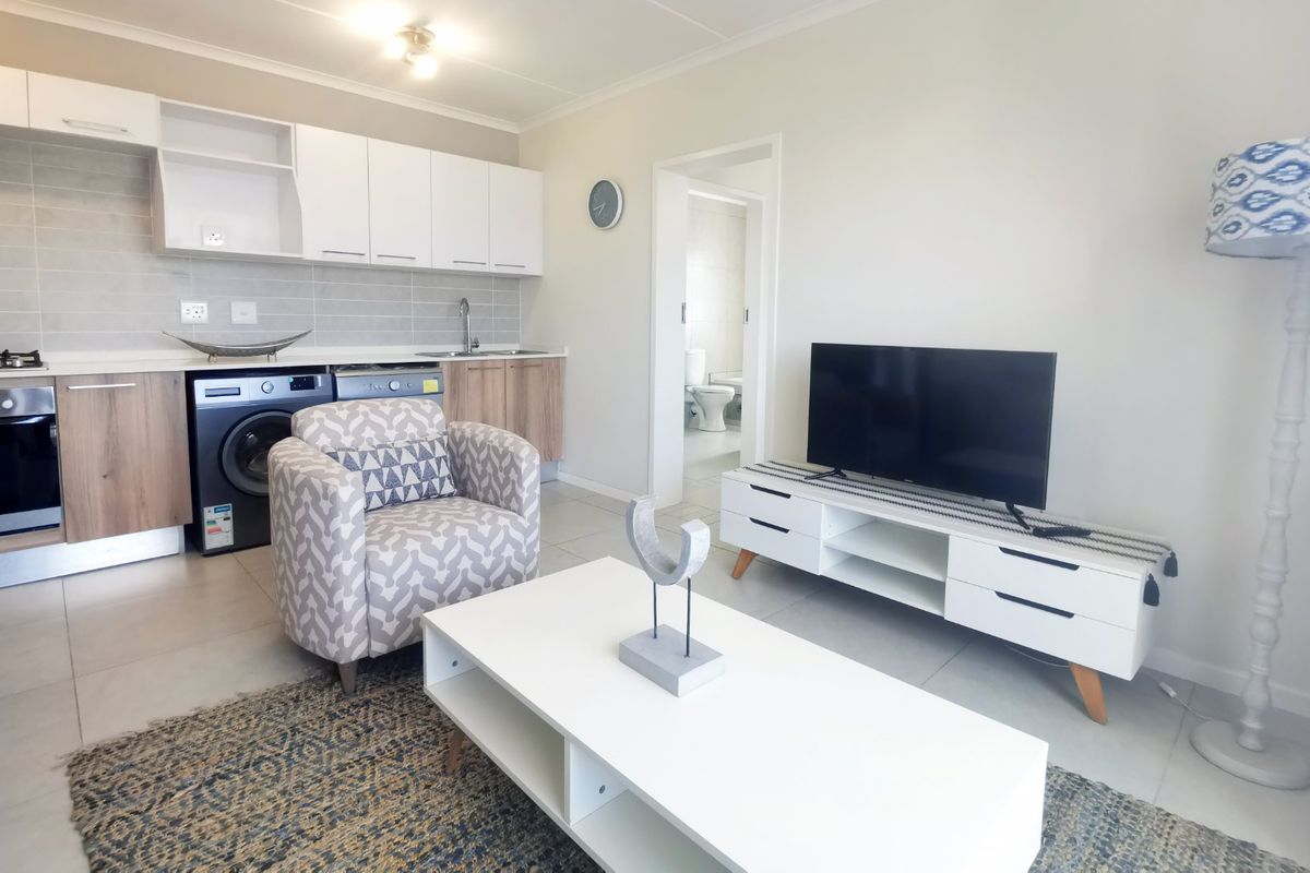 1 Bedroom, 1 Bathroom Apartment to rent in Red Ivory Lane, Modderfontein. - Photo 2