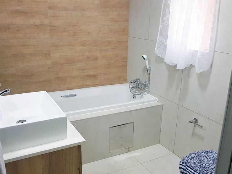 1 Bedroom, 1 Bathroom Apartment for sale at Founders Hill Crescent, Modderfontein! - Photo 8