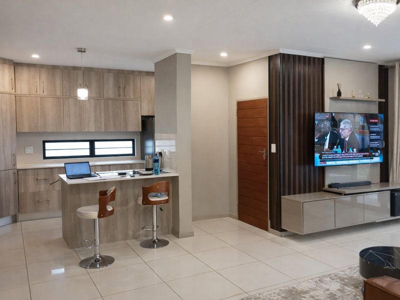3 Bedroom Stylish Townhouse Living in Rooihuiskraal North - Photo 5