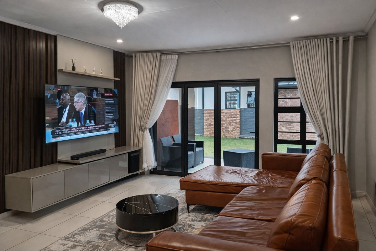 3 Bedroom Stylish Townhouse Living in Rooihuiskraal North - Photo 3
