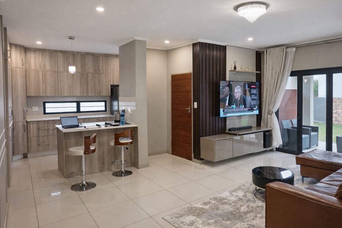 3 Bedroom Stylish Townhouse Living in Rooihuiskraal North - Photo 4