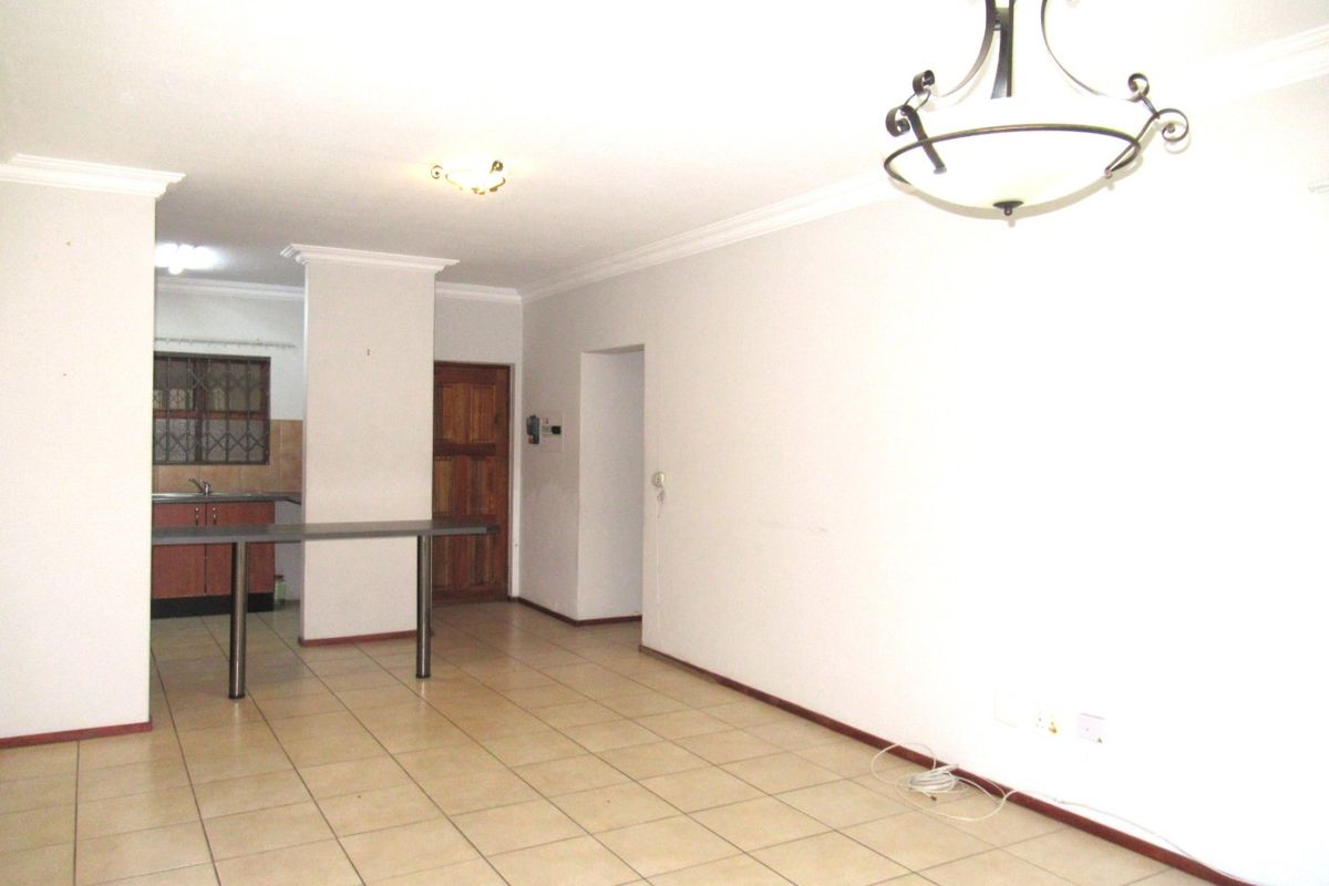Stylish 2 Bed, 2 Bath Ground Floor Apartment For Sale in Noordwyk - Photo 5