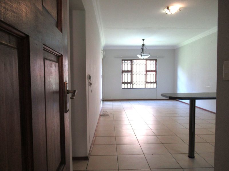 Stylish 2 Bed, 2 Bath Ground Floor Apartment For Sale in Noordwyk - Photo 9
