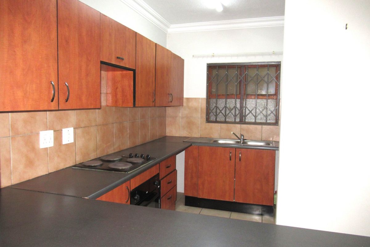 Stylish 2 Bed, 2 Bath Ground Floor Apartment For Sale in Noordwyk - Photo 4