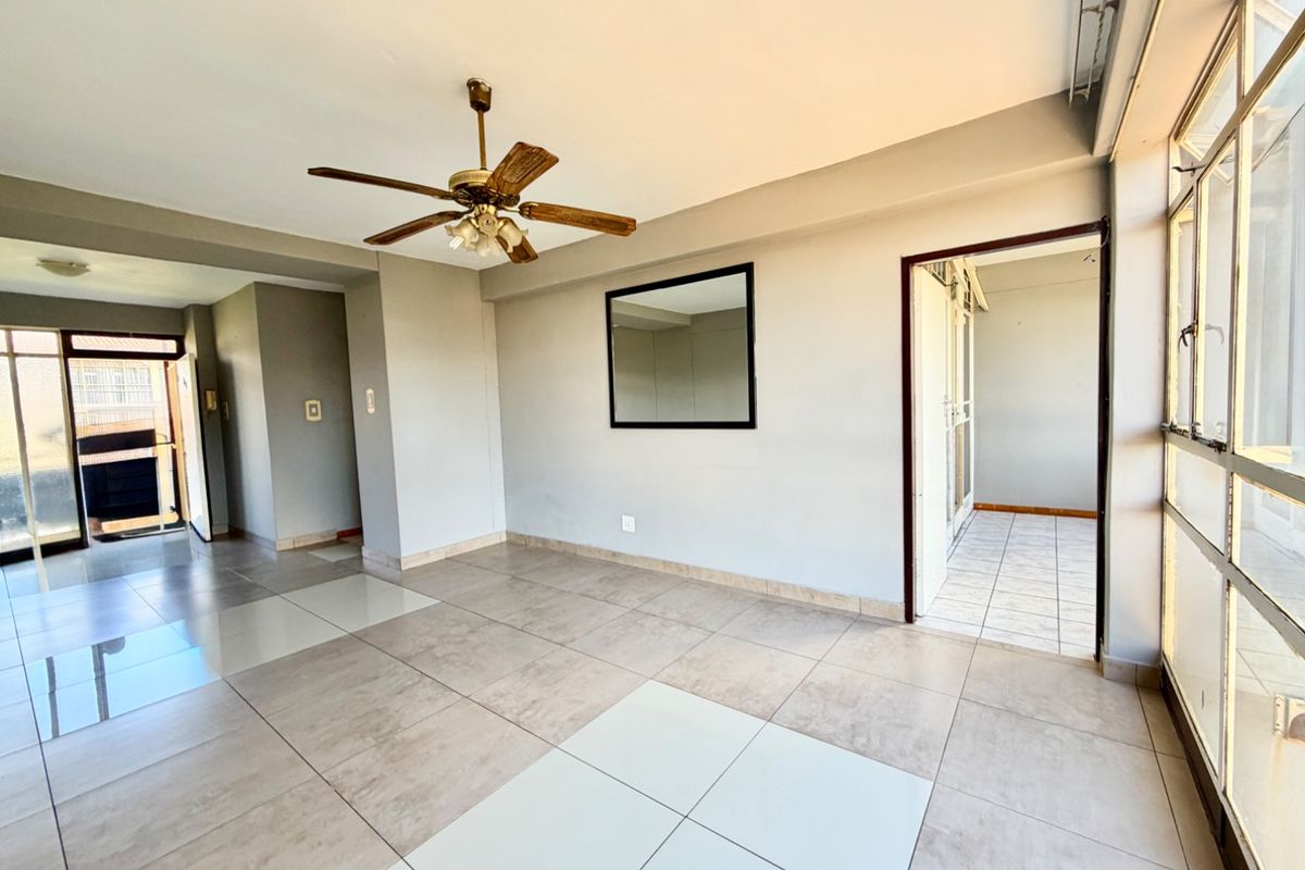 Cosy 1.5 Bedroom Apartment to Let in Rhodesfield, Kempton Park.  - Photo 2