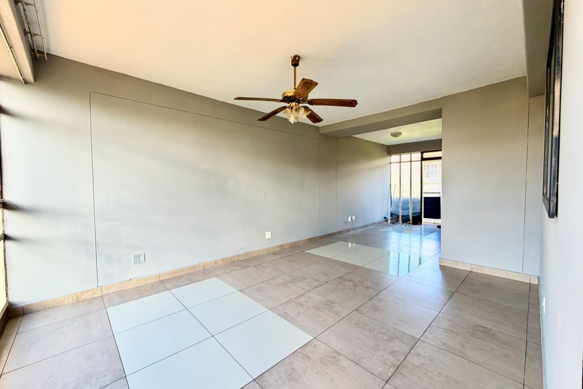 Cosy 1.5 Bedroom Apartment to Let in Rhodesfield, Kempton Park.  - Photo 3