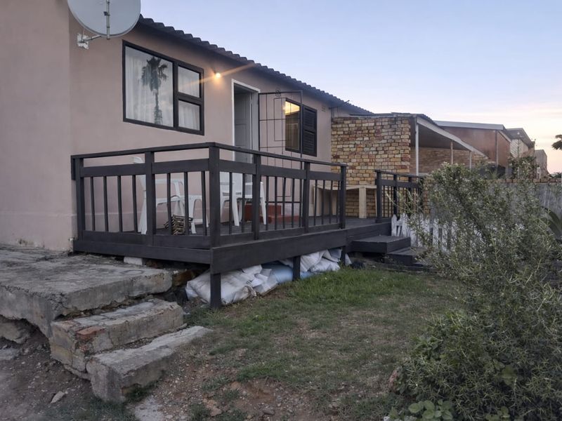 2 Bedroom House - Photo 3