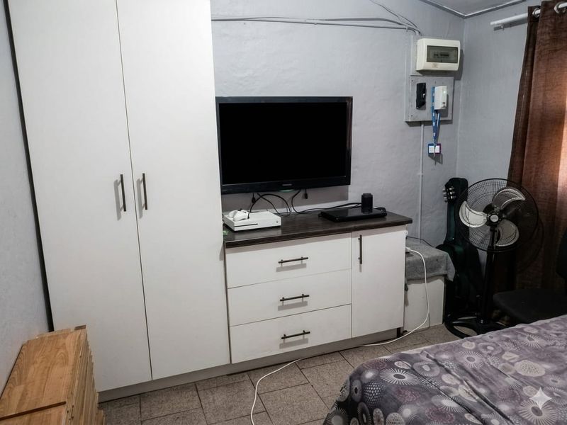 2 Bedroom House - Photo 5