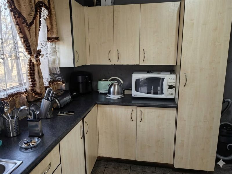 2 Bedroom House - Photo 7