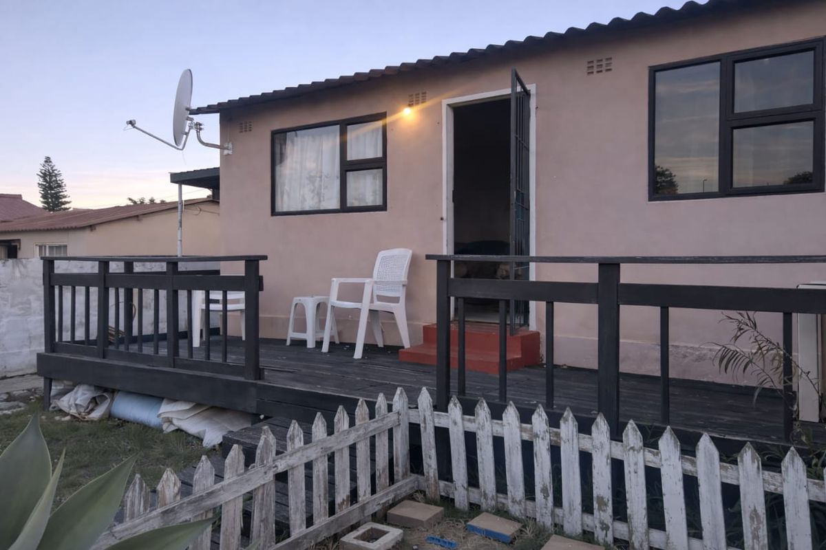 2 Bedroom House - Photo 2