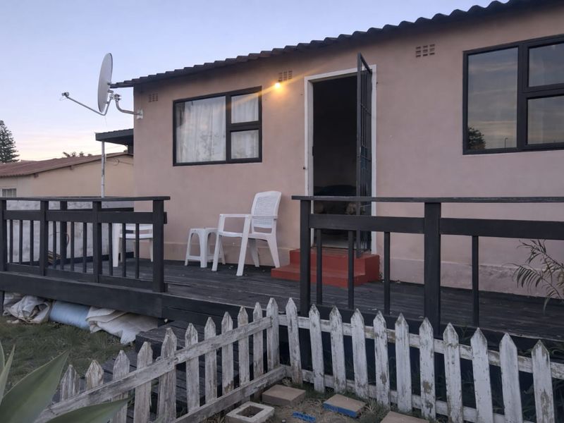 2 Bedroom House - Photo 2