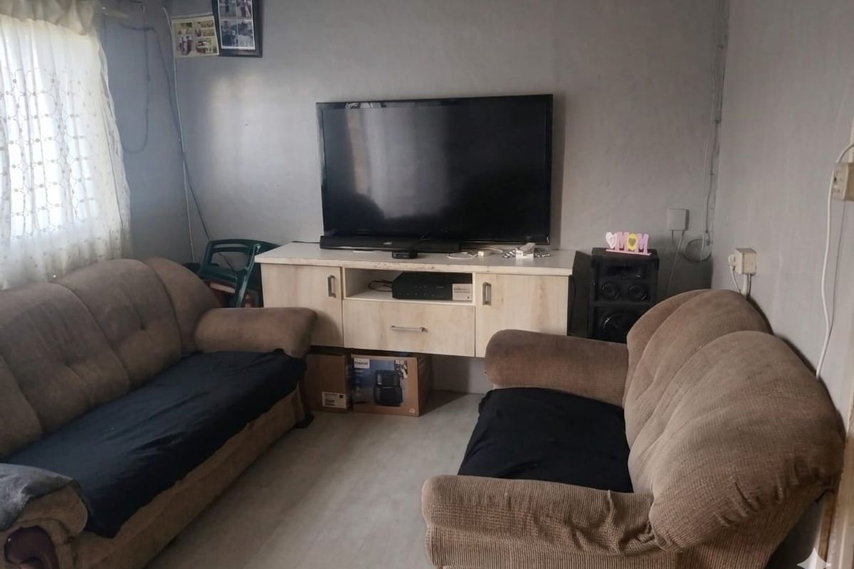 2 Bedroom House - Photo 4