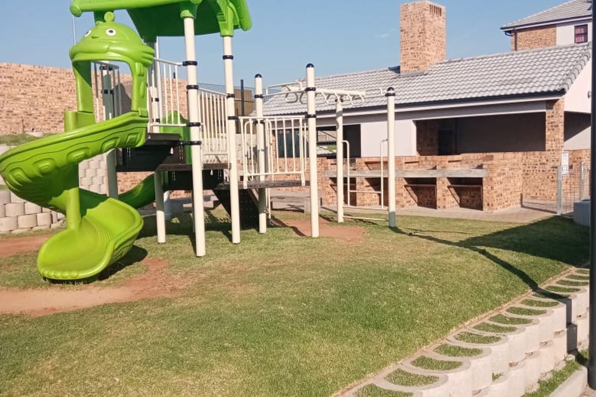 Stunning Ground Floor 2-Bedroom Apartment for Sale – Cranes @ Riverside - Photo 3