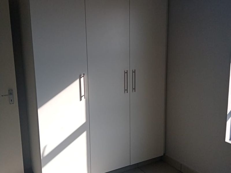 Stunning Ground Floor 2-Bedroom Apartment for Sale – Cranes @ Riverside - Photo 10