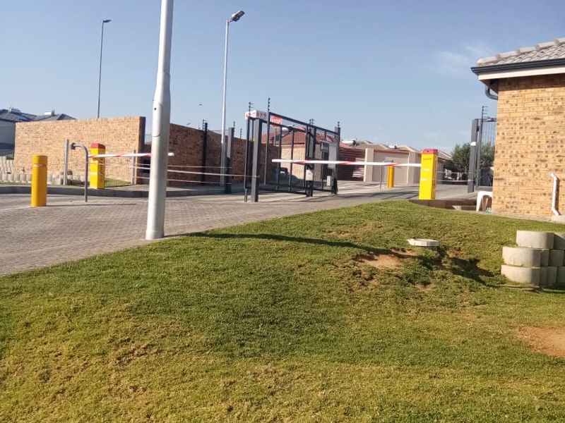 Stunning Ground Floor 2-Bedroom Apartment for Sale – Cranes @ Riverside - Photo 8