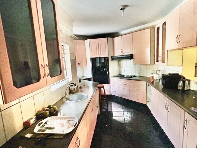 A Single Bedr With An En-suite - Communal - Photo 4