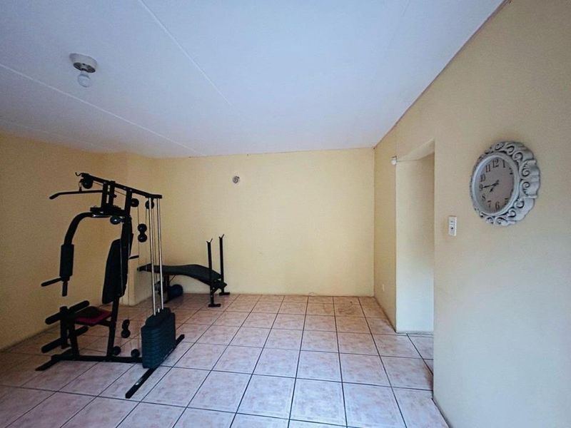 A Single Bedr With An En-suite - Communal - Photo 8