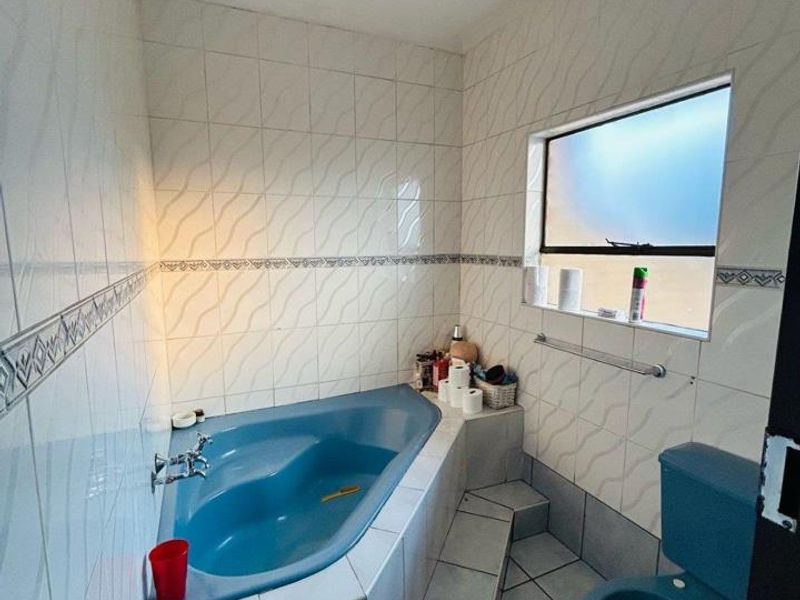 A Single Bedr With An En-suite - Communal - Photo 9