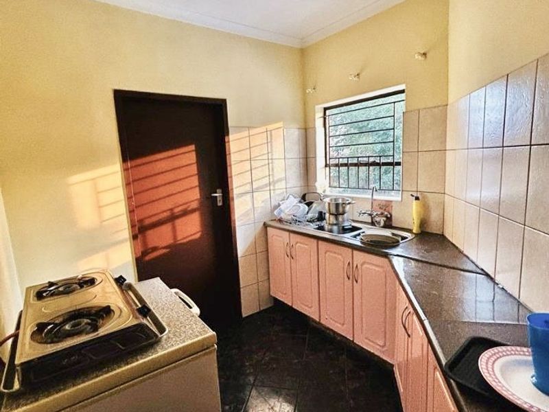 A Single Bedr With An En-suite - Communal - Photo 5