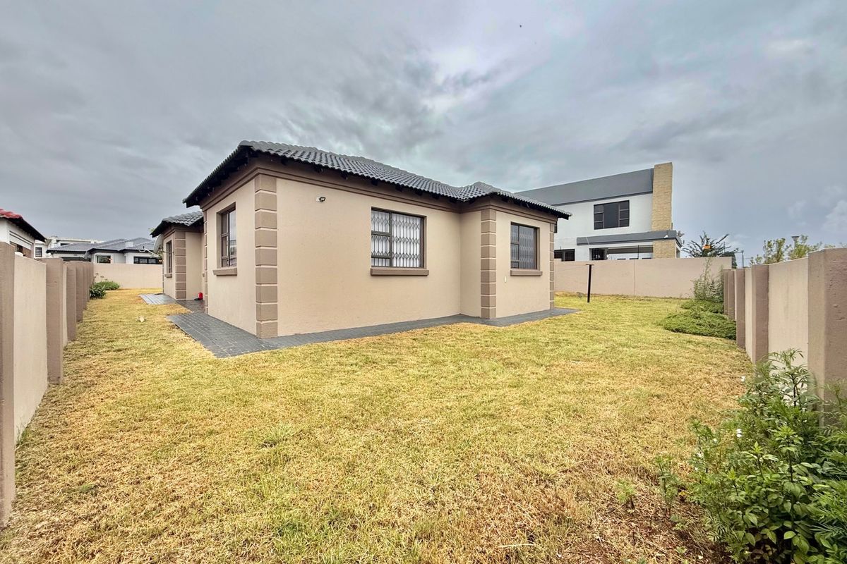 Secure and Practical Layout for Modern Family Living - Photo 4