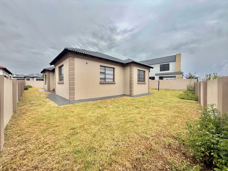 Secure and Practical Layout for Modern Family Living - Photo 4