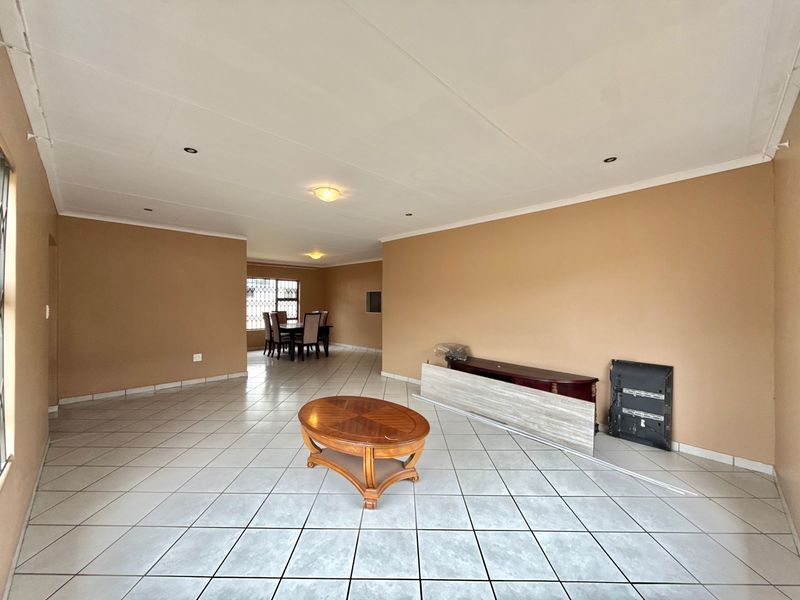 Secure and Practical Layout for Modern Family Living - Photo 10