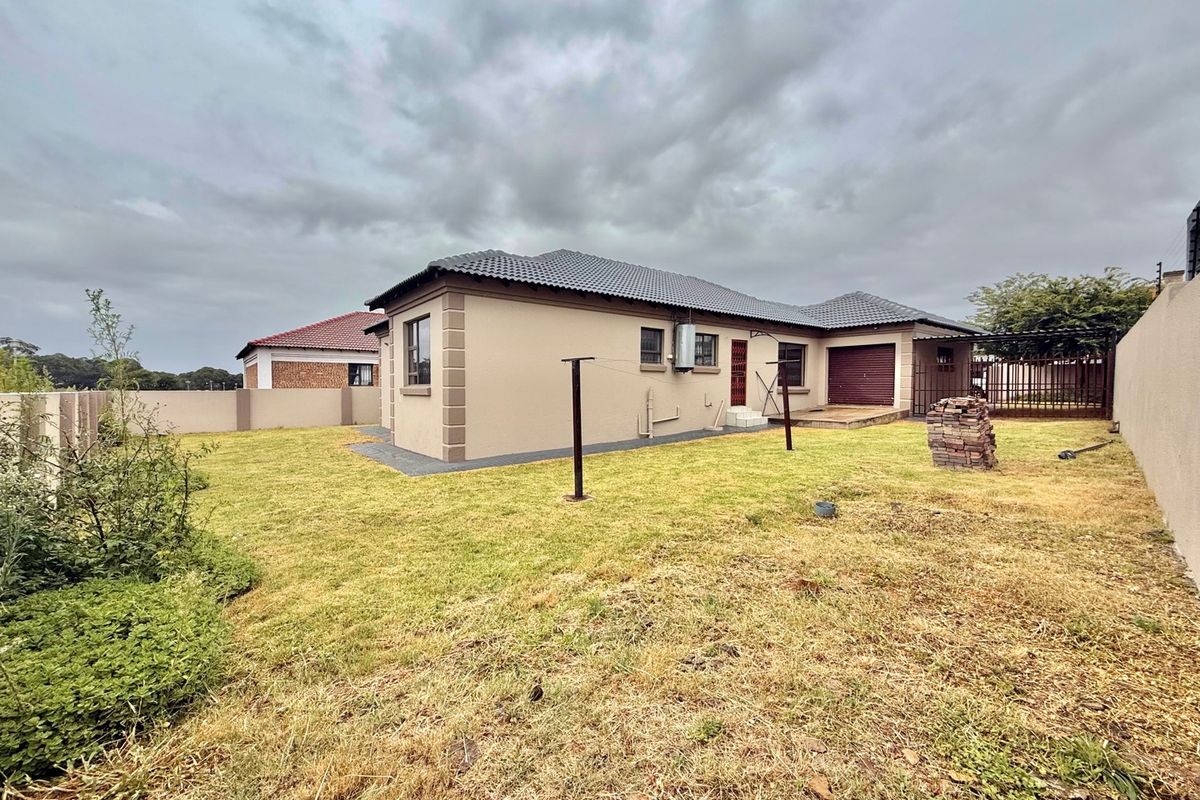 Secure and Practical Layout for Modern Family Living - Photo 3