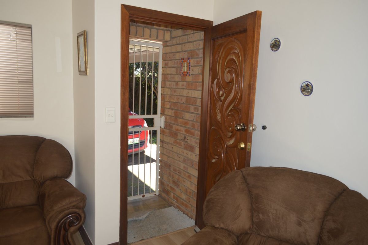 Refined Comfort, Secure Living – Elegant Face Brick Townhouse in Prime Flamwood. Full title  - Photo 3