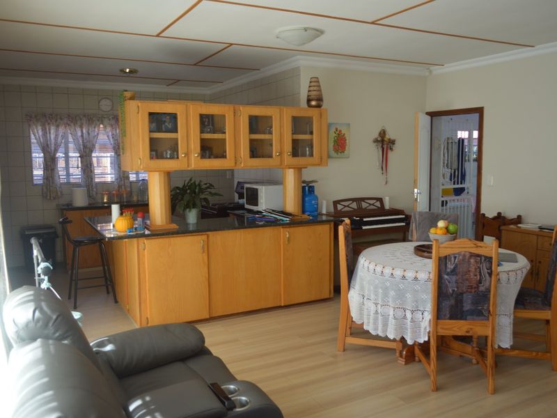 Refined Comfort, Secure Living – Elegant Face Brick Townhouse in Prime Flamwood. Full title  - Photo 6