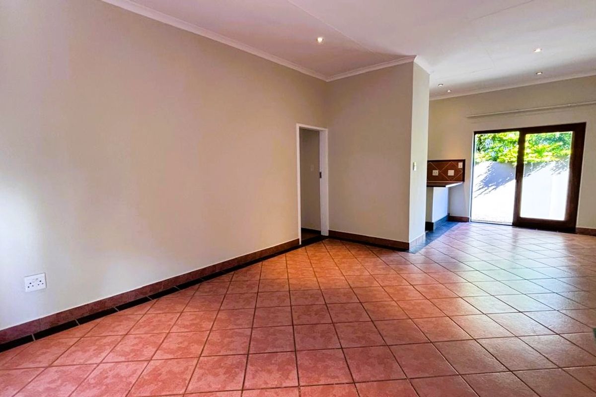 Stunning 2Bed 2Bath simplex for sale in Eco Park Estate - Photo 2