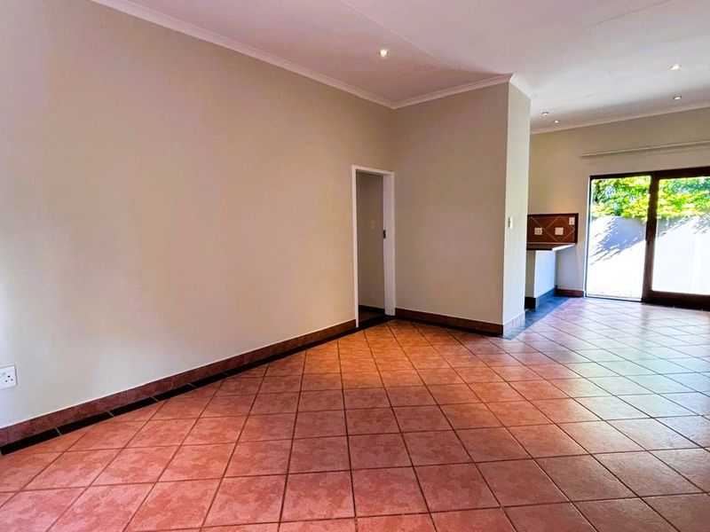 Stunning 2Bed 2Bath simplex for sale in Eco Park Estate - Photo 2