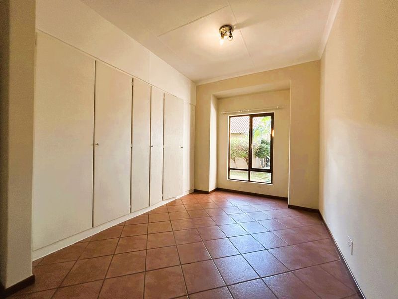 Stunning 2Bed 2Bath simplex for sale in Eco Park Estate - Photo 10