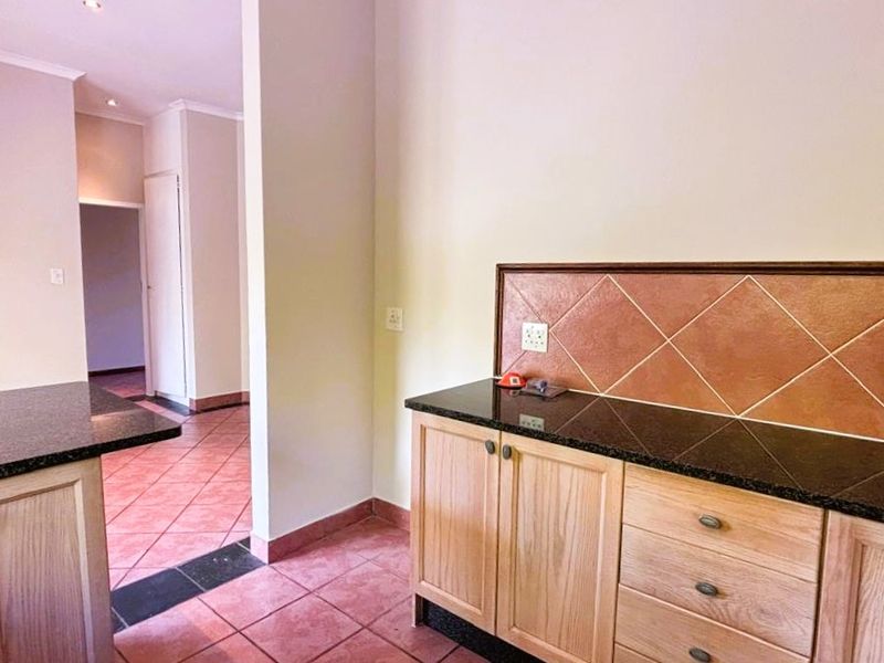 Stunning 2Bed 2Bath simplex for sale in Eco Park Estate - Photo 9