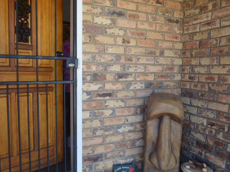 Prime Wilkoppies Address – Full Title Townhouse Offering Space, Convenience, and Versatility - Photo 6