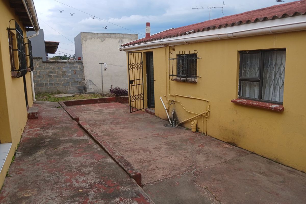 2 Bedroom Home with 3 Income-Generating Flats for Sale in Mdantsane (Unit 10) - Photo 5