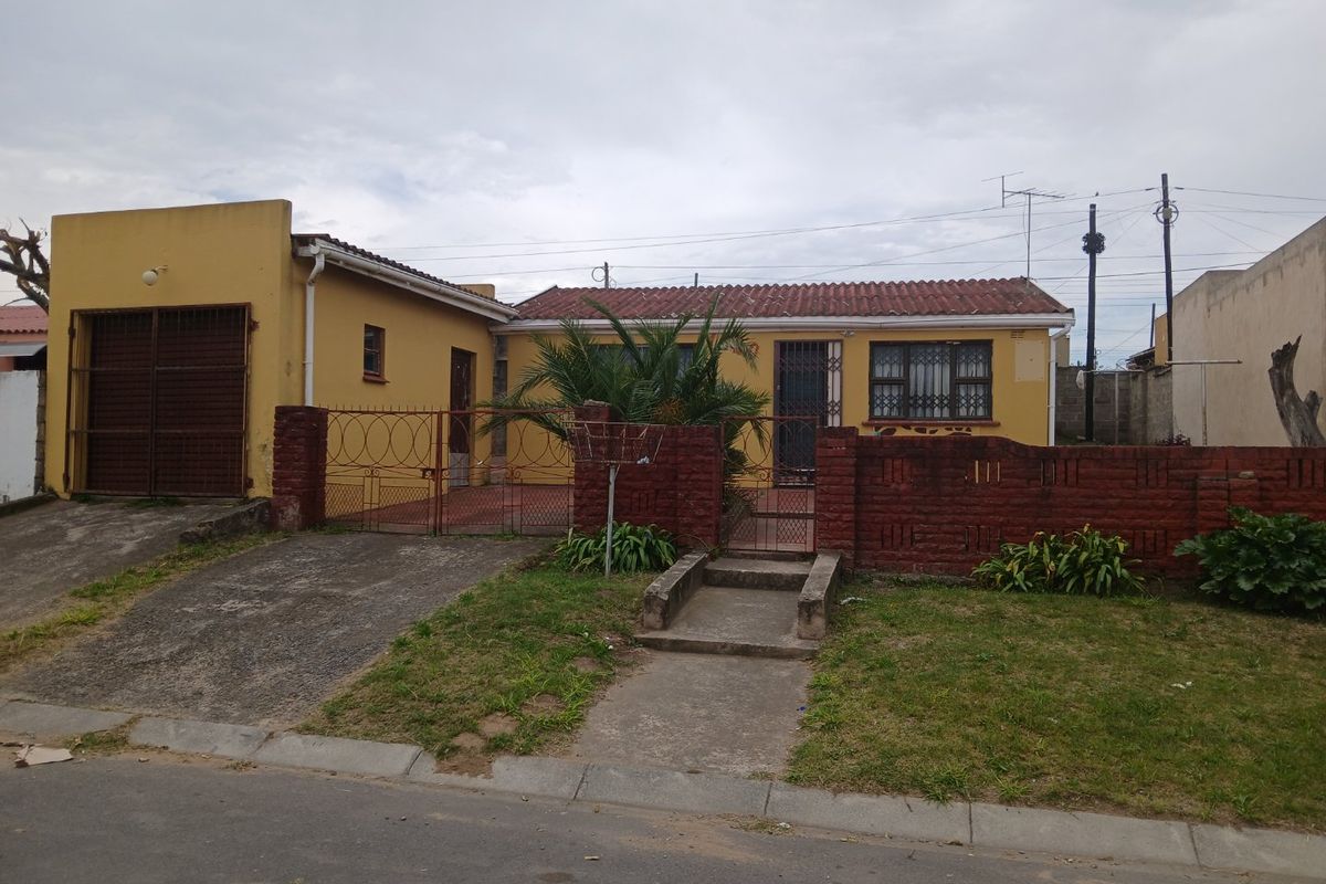 2 Bedroom Home with 3 Income-Generating Flats for Sale in Mdantsane (Unit 10) - Photo 2