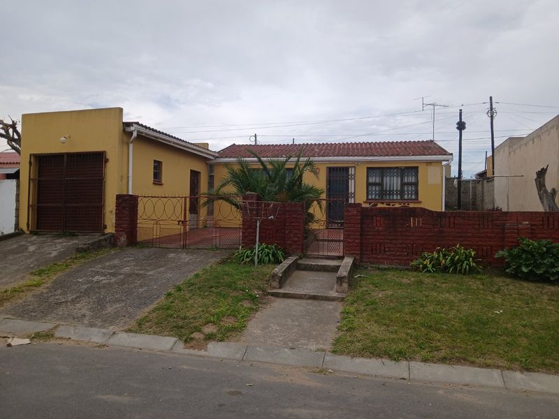 2 Bedroom Home with 3 Income-Generating Flats for Sale in Mdantsane (Unit 10) - Photo 2