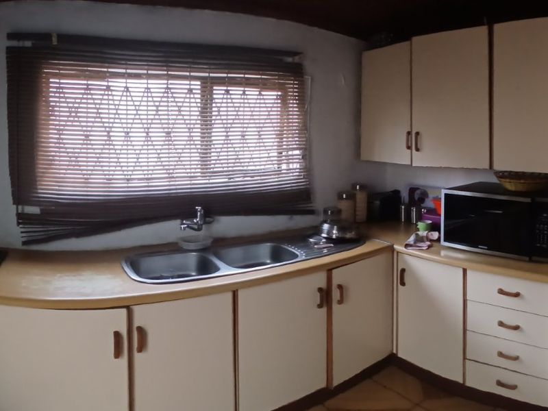 2 Bedroom Home with 3 Income-Generating Flats for Sale in Mdantsane (Unit 10) - Photo 6