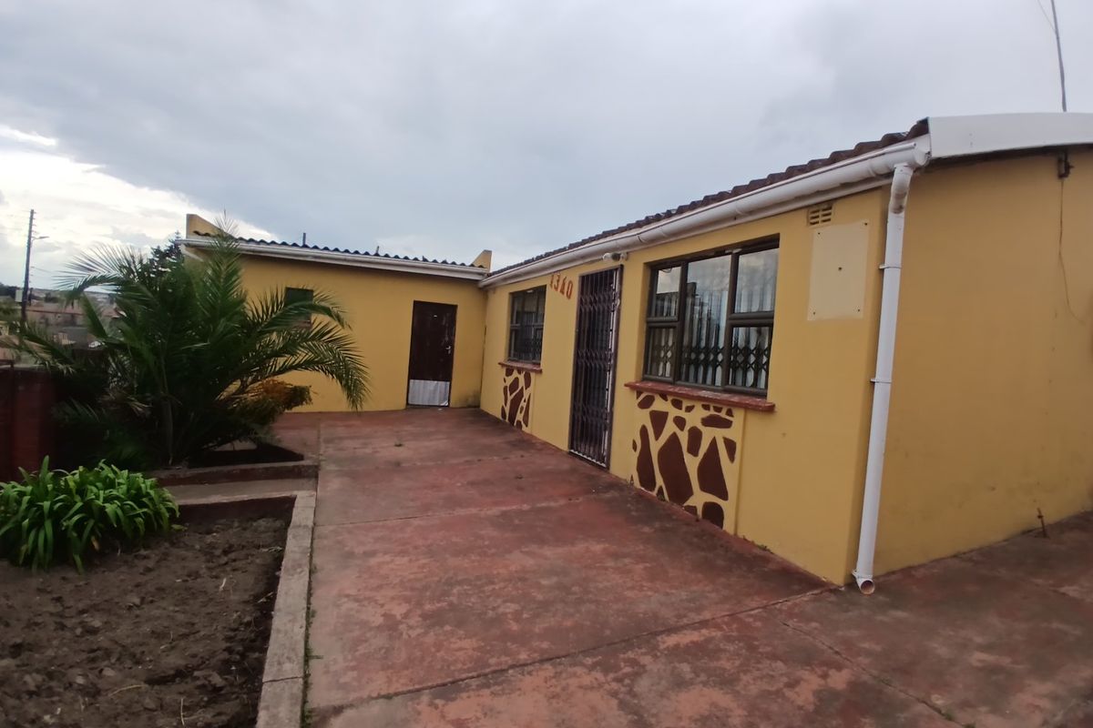 2 Bedroom Home with 3 Income-Generating Flats for Sale in Mdantsane (Unit 10) - Photo 4