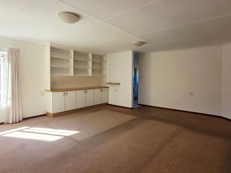 Spacious 3 Bedroom Home for Sale in Bergville Retirement Village, George - Photo 4