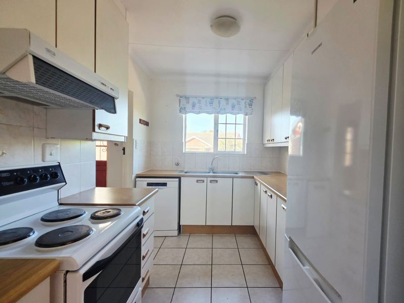 Spacious 3 Bedroom Home for Sale in Bergville Retirement Village, George - Photo 9