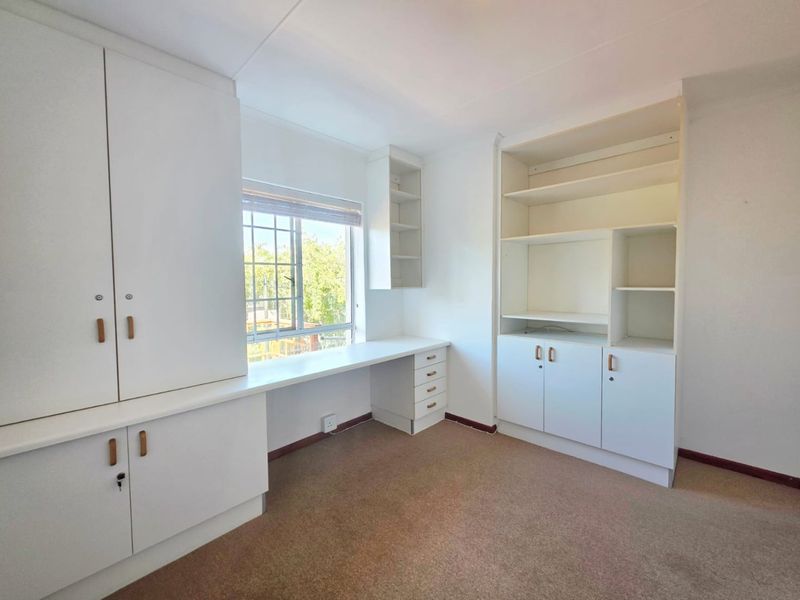 Spacious 3 Bedroom Home for Sale in Bergville Retirement Village, George - Photo 6