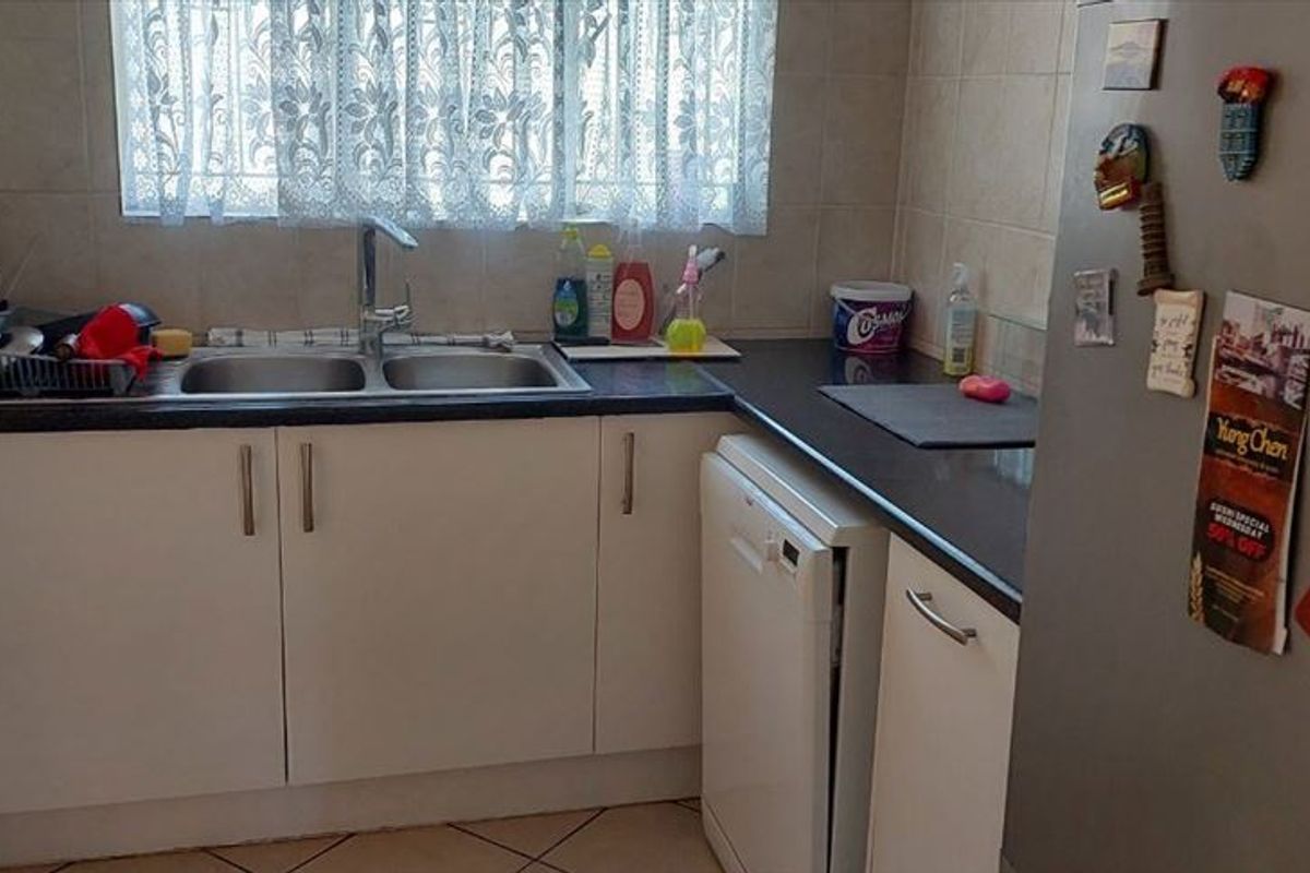 Townhouse Grandeur in Birchleigh - Photo 4